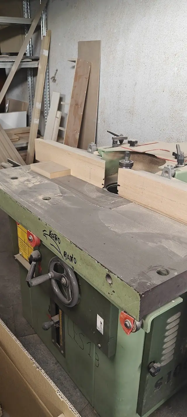 Spindle moulder with four-roller power feeder — thumbnail 4