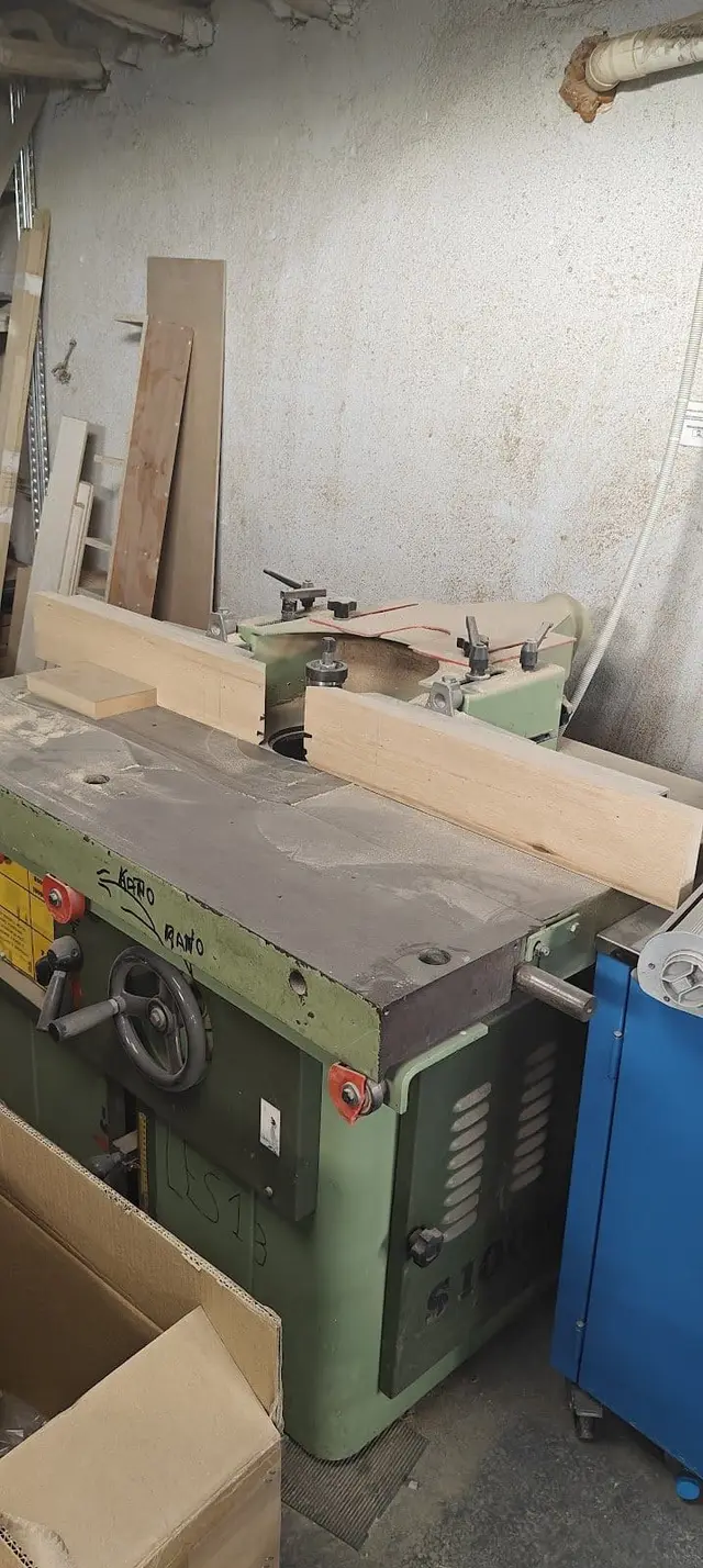 Spindle moulder with four-roller power feeder — thumbnail 3