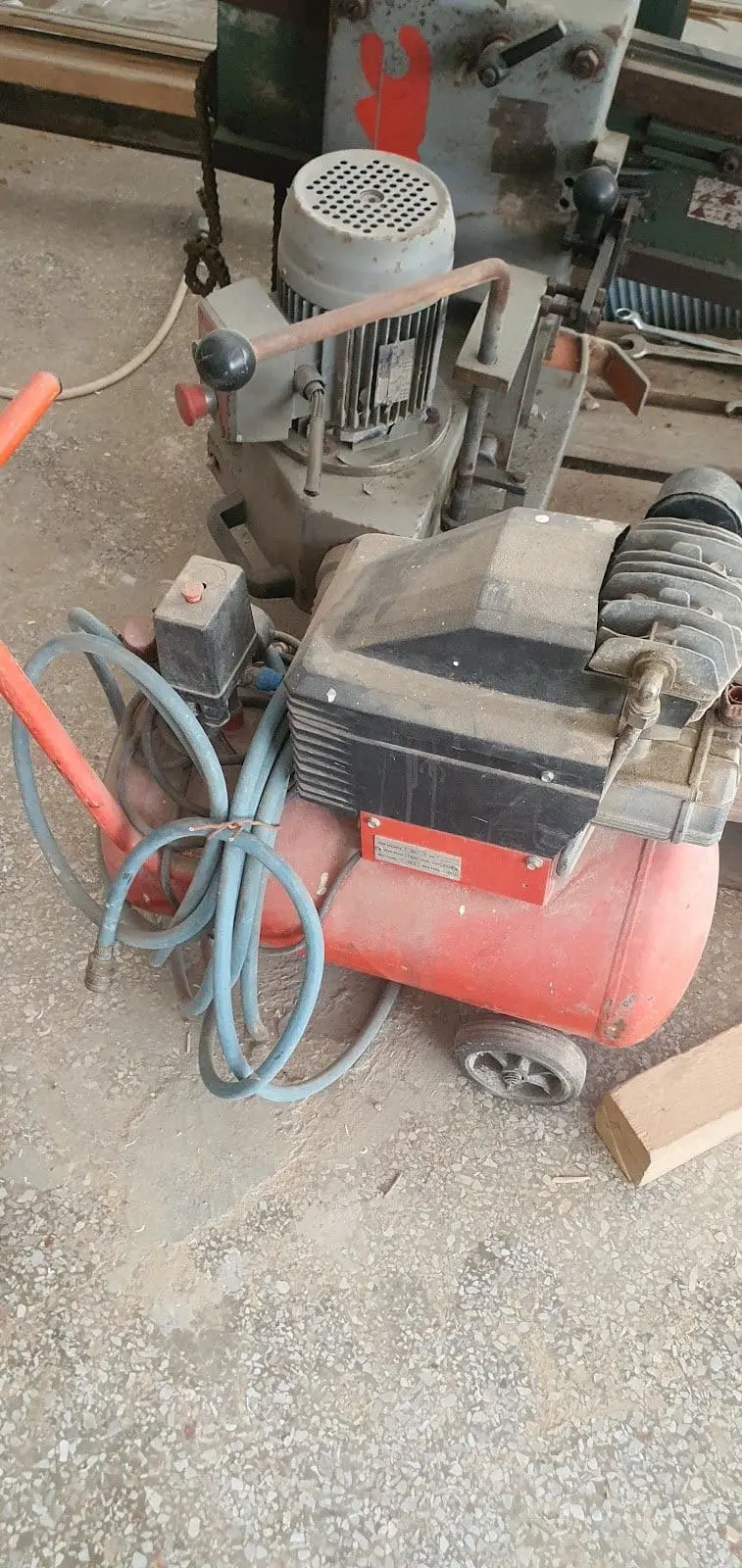 Air compressor — photo 1