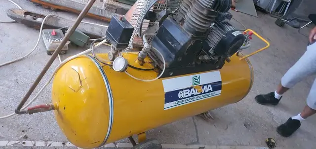BAEMA air compressor — thumbnail 2