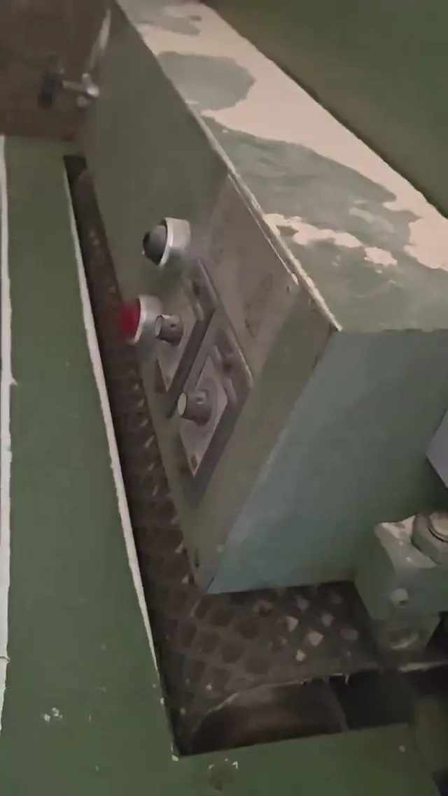 Italian wide-belt sander with replaced conveyor belt — video 4