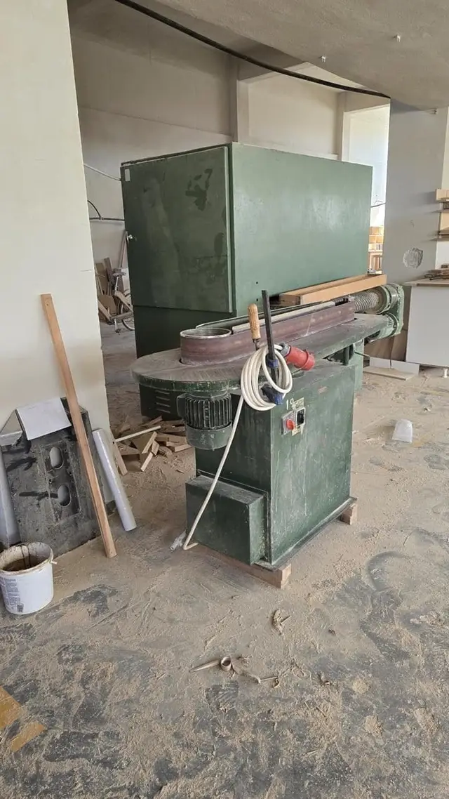 Compact belt sander — thumbnail 2