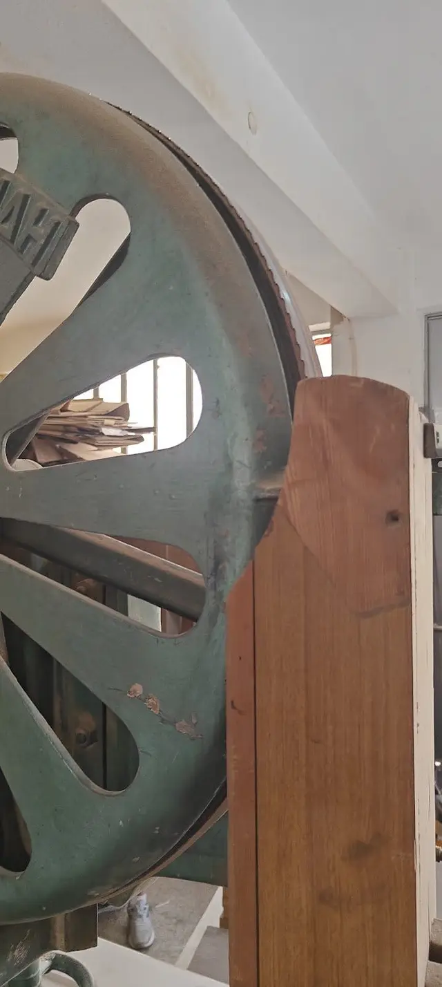 800 mm vertical band saw with new wheel tyres — thumbnail 3