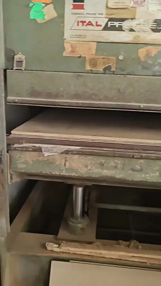 Υδραυλική πρέσα δύο πατωμάτων 2,50 x 1,25 με 6 έμβολα — κωδικός ΠΡΕ-044