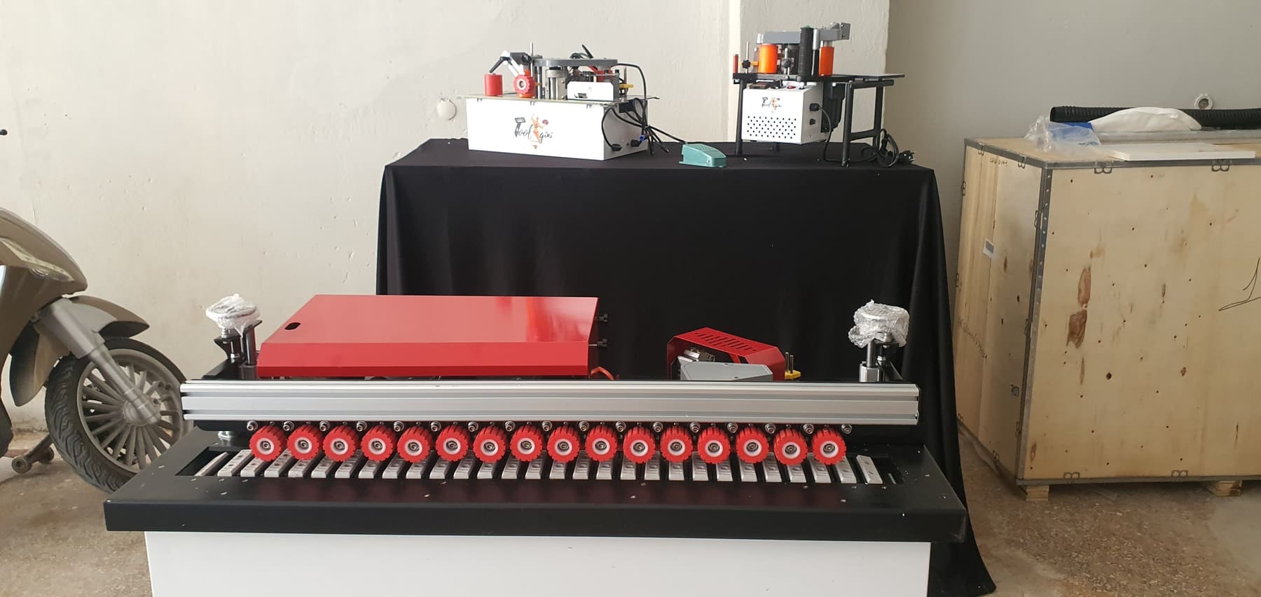 Toolgini HT500 Best Seller — Μπροστινή όψη σε χώρο εργαστηρίου 1