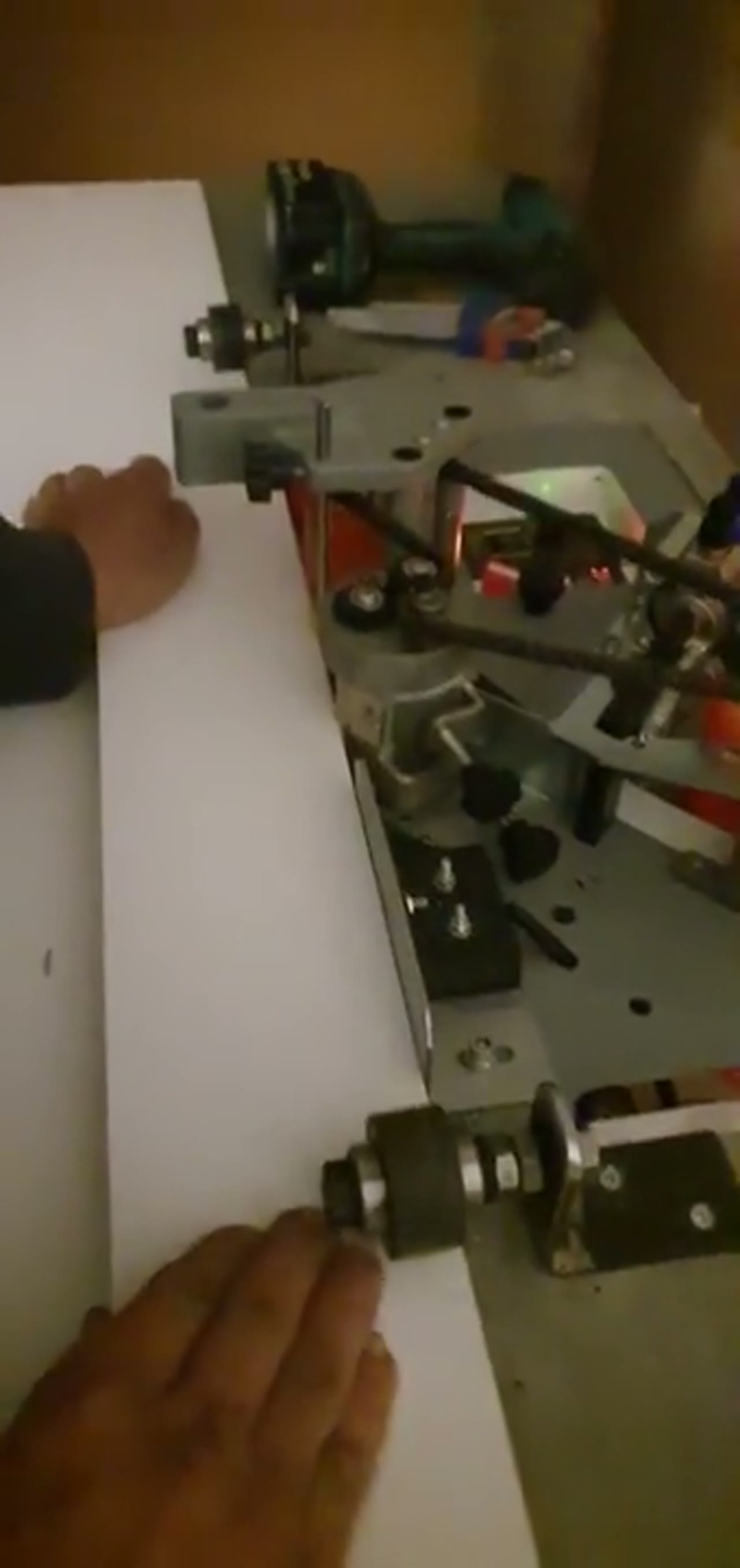 Toolgini Συγκολλητική Πάγκου 1000 — Επίδειξη