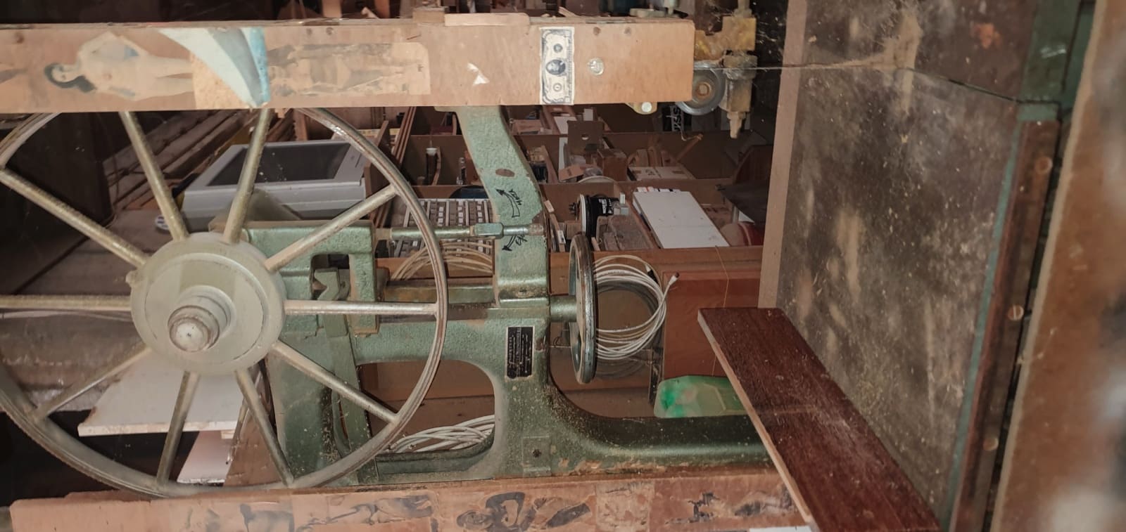Ξυλουργικά μηχανήματα πωλούνται — όλα σε άριστη λειτουργική κατάσταση