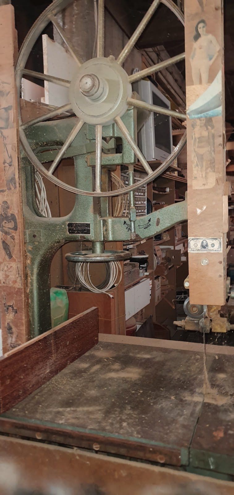 Livadaras 700 mm vertical band saw