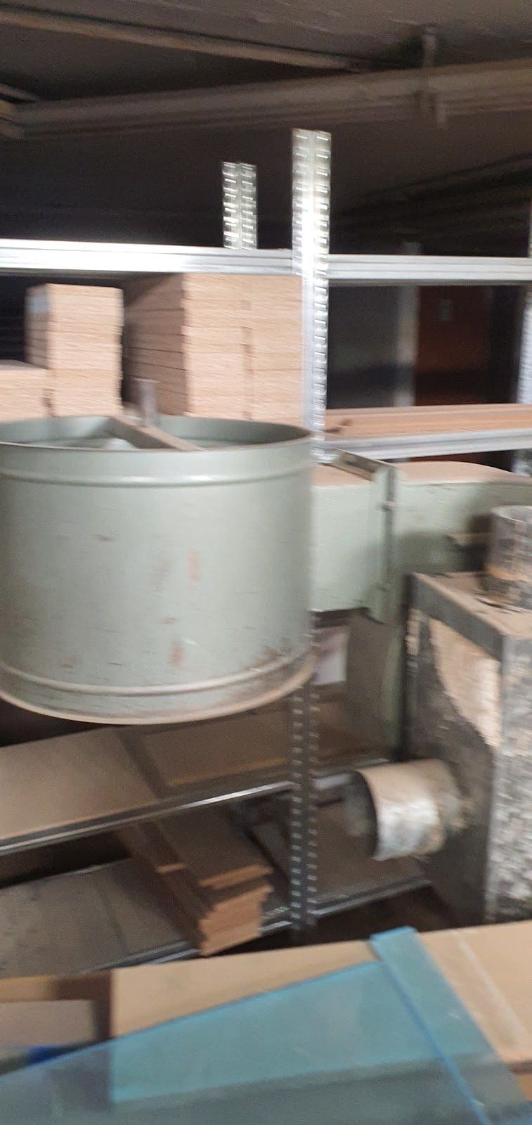 Workshop dust extractor